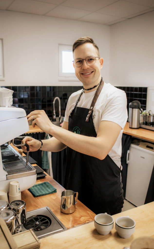 David Malčík - barista, majitel kavárny